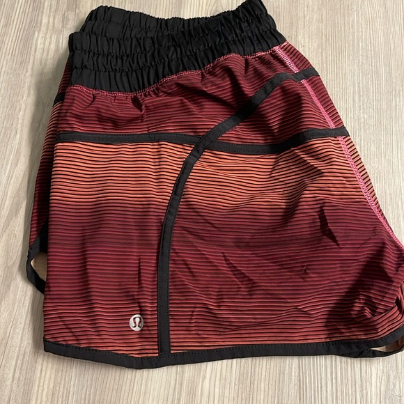 Lululemon Women’s Shorts, Size 12 - Picture 5 of 13